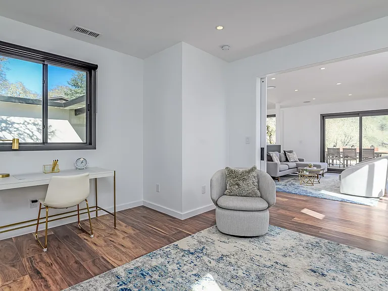 Los Robles Dr — Photo 24