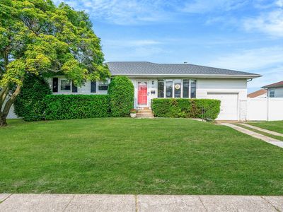 22 Bluebell Lane, North Babylon, NY, 11703