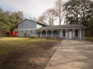 6215 Maybank Hwy, Wadmalaw Island, SC 29487