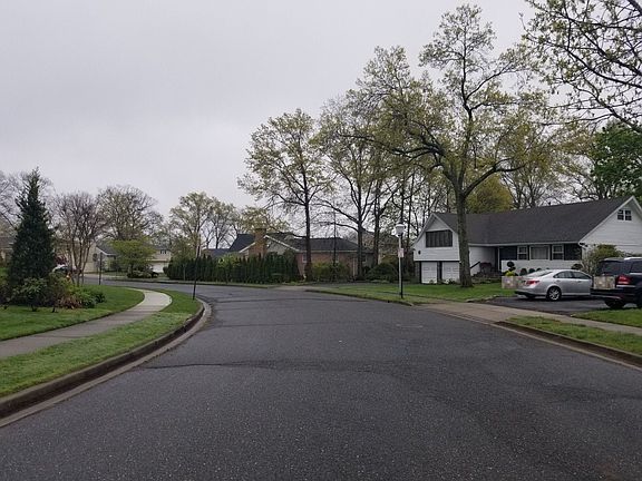 5th image of 13 Woods Ln