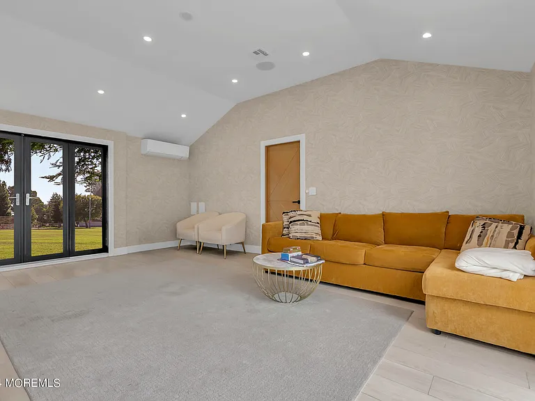 24 Johnston St — Photo 9