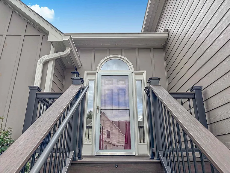 3029 Vineyard Way SE — Photo 2