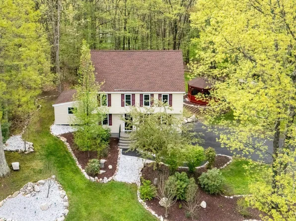 11 Spruce Street, Londonderry, NH 03053