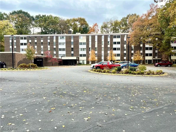 3068 Kent Rd APT 105C, Stow, OH 44224
