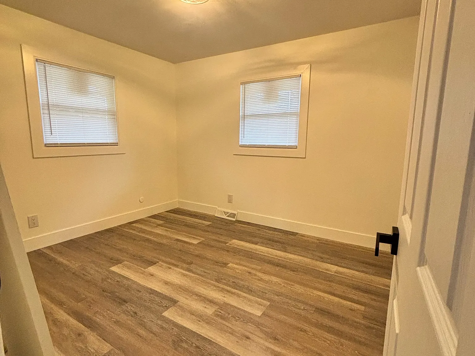 2 bed, 900 sqft, $1,350 — Photo 3