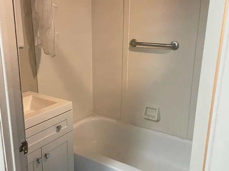 1099 S Clinton Ave #6 — Photo 3