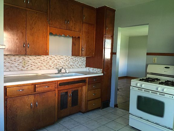 2nd image of 746 Hope Ave