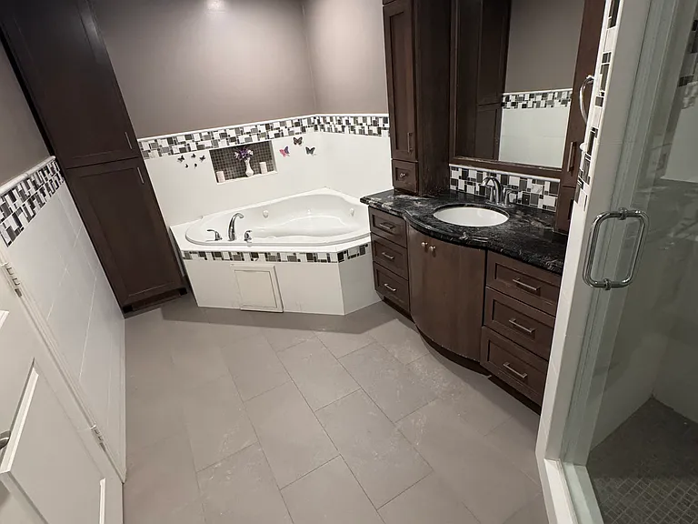 4326 Surrey Dr #1 — Photo 4
