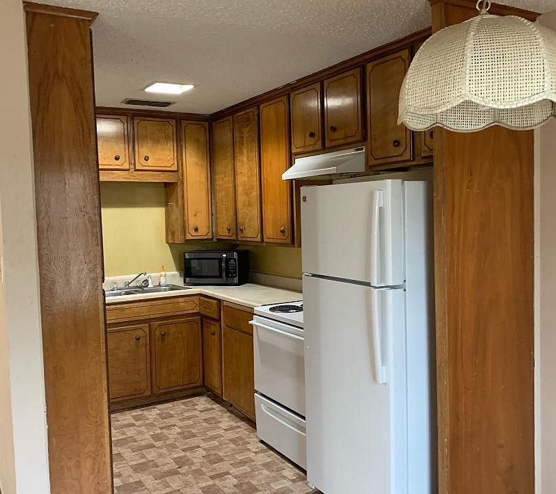 2nd image of 1371 W McNeill St #1371
