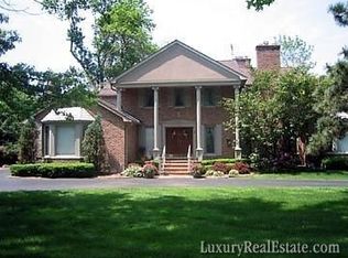 987 Lake Shore Rd, Grosse Pointe Shores, MI 48236