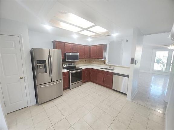 5th image of 641 Dandelion Dr