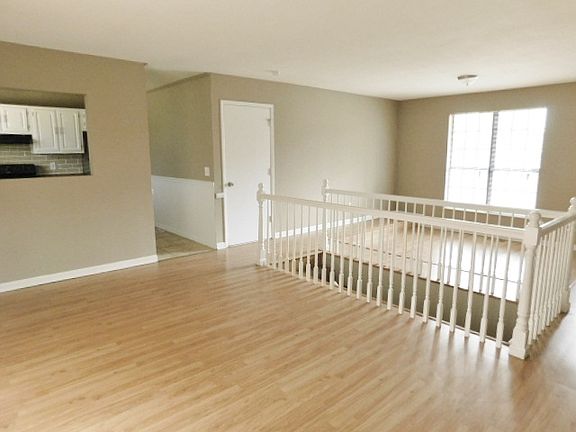 5th image of 1310 Aspen Woods Dr