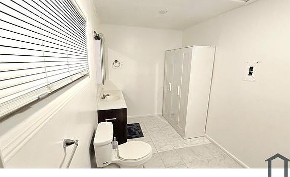 3rd image of 536 NW 45th St