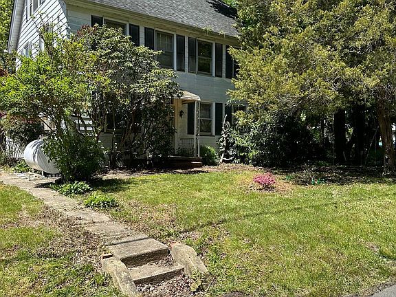 2nd image of 621 Old Deerfield Pike