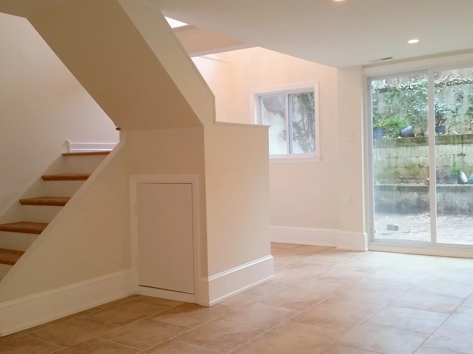 2 bed, 1581 sqft, $2,200 — Photo 1