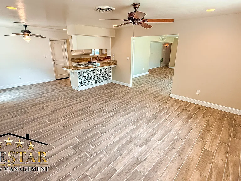 808 Hewlett St — Photo 10
