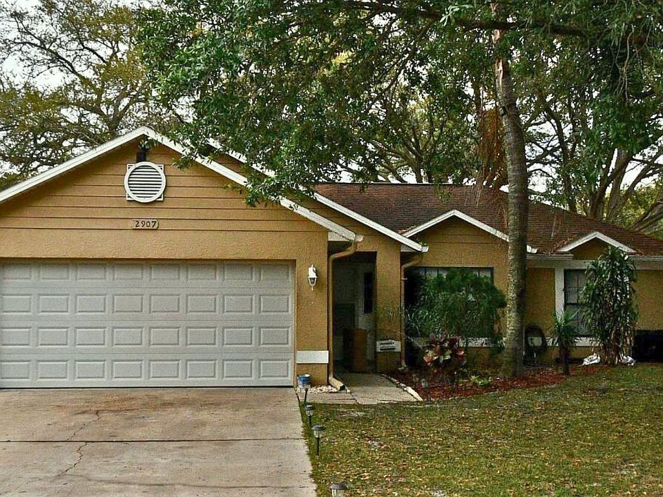 2nd image of 2907 Theresa Dr