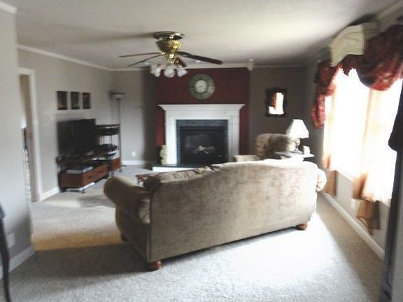 3rd image of 621 N Birch St