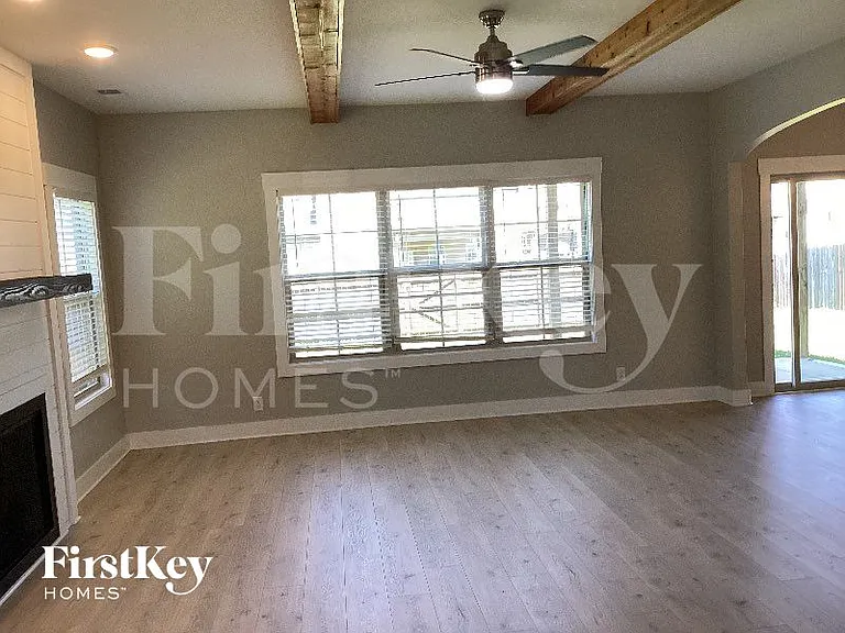1456 Kingbird Dr — Photo 3