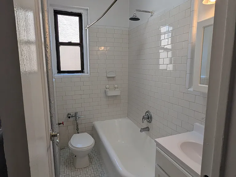 80-15 Grenfell St #E24 — Photo 7