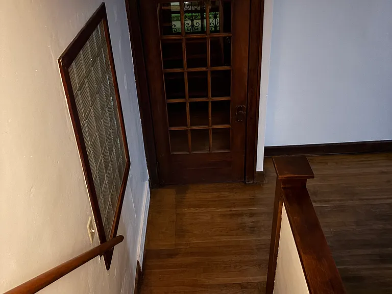 Stairs from upstairs to main level