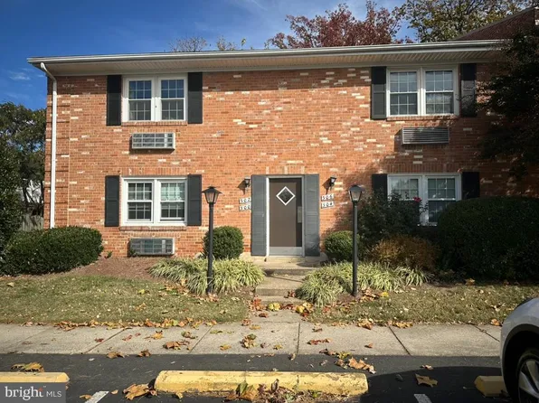 306 E Furman Dr, Sterling, VA 20164