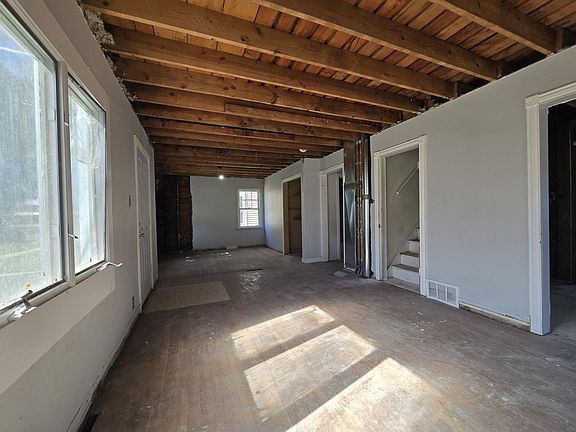 2nd image of 2947 165th St