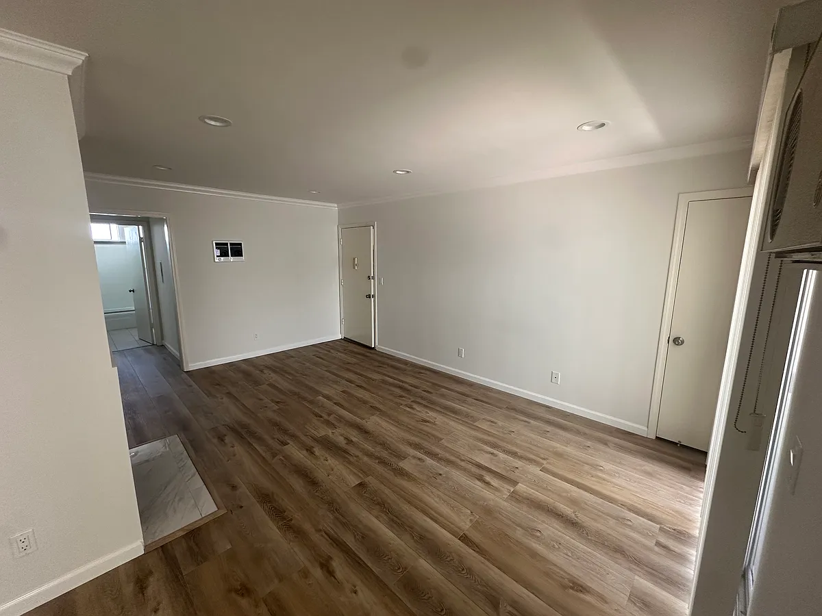 Building Photo - 1320 Armacost Ave #6