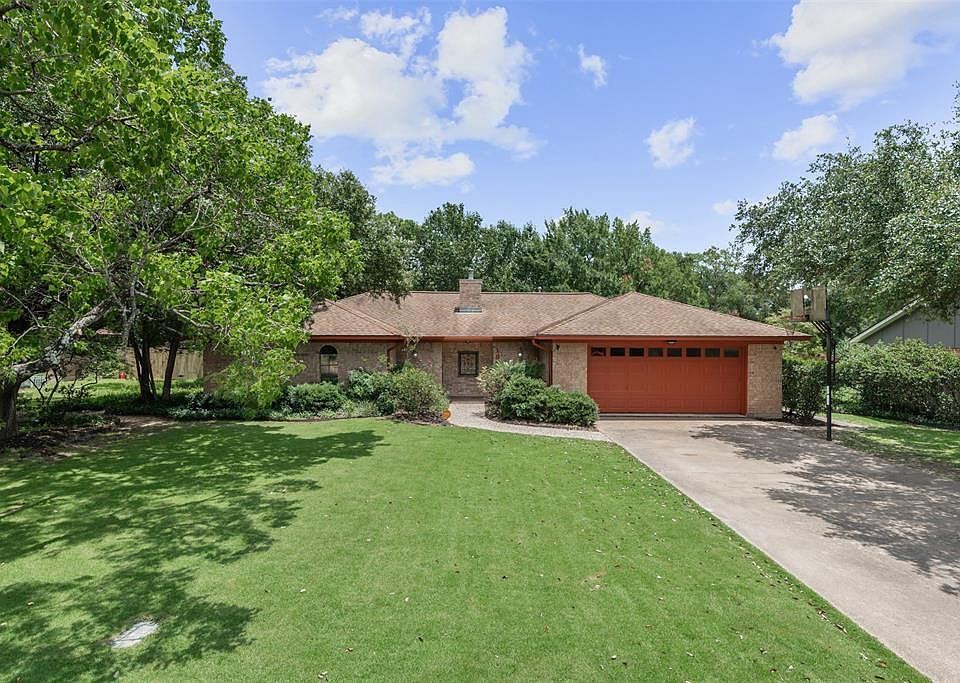 1st image of 1805 Southwood Dr