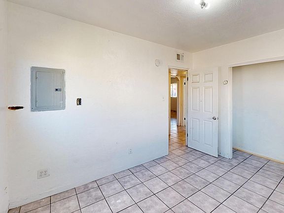 5th image of 2732 Solano Dr NE