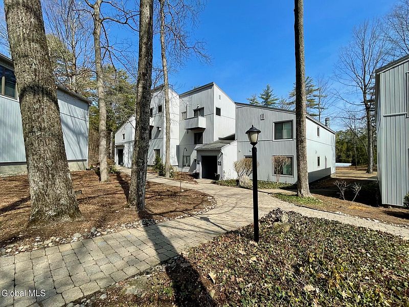 2nd image of 3562 Lake Shore Drive #35