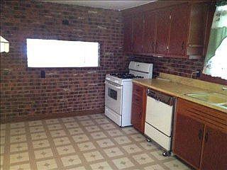 4th image of 1230 McPherson St