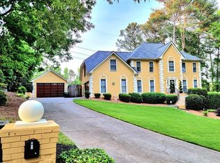828 Valbrook Ct SW, Lilburn, GA 30047
