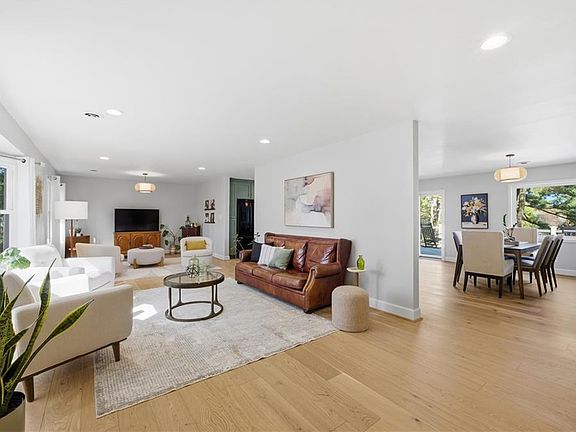 4th image of 2416 Broad Bay Rd