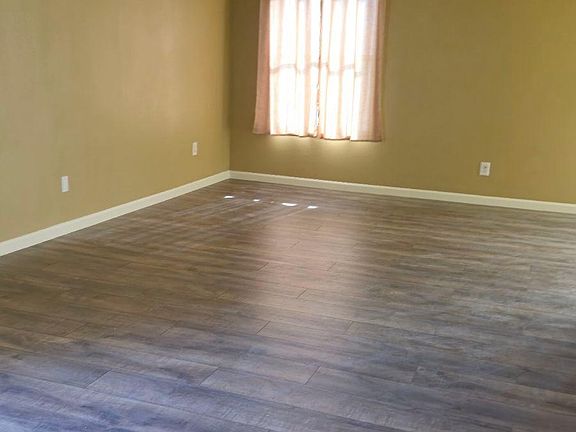 3rd image of 944 E Diamond Dr