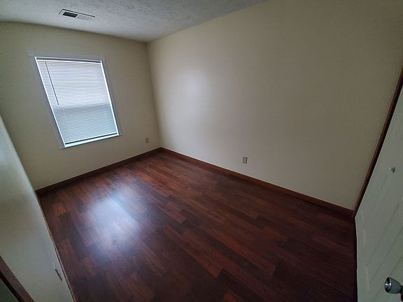 2nd image of 3228 Southwest Dr