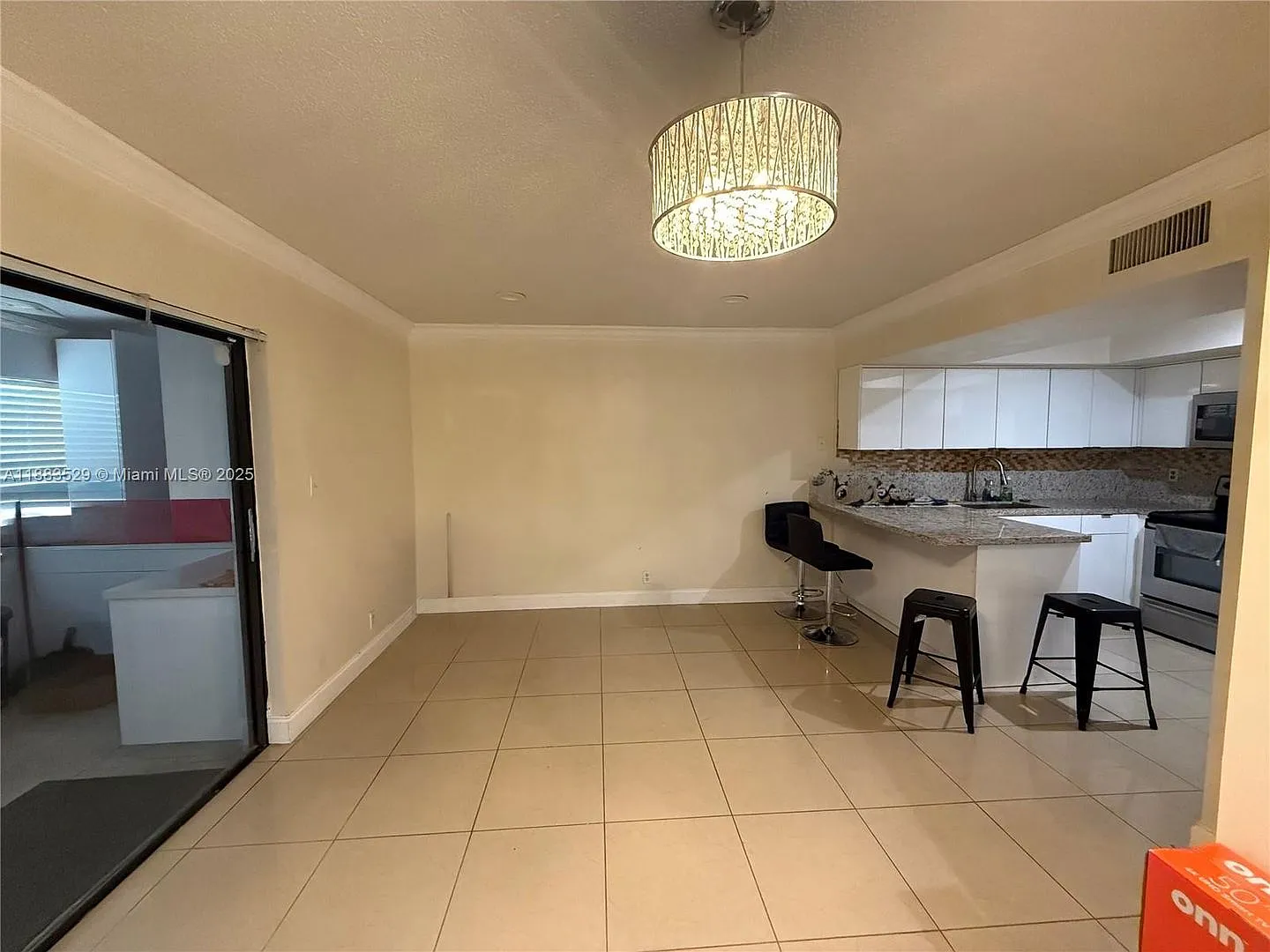27 Laredo Place 6-3, Davie, FL 33324 — Photo 2