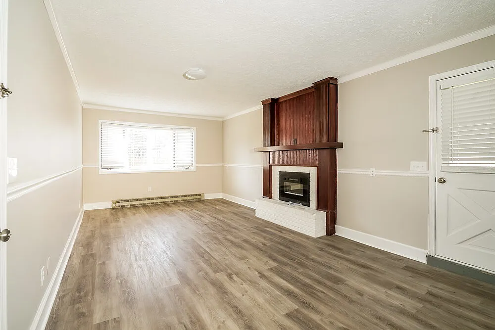 3 bed, 2.0 bath, 2192 sqft, $2,145 — Photo 4