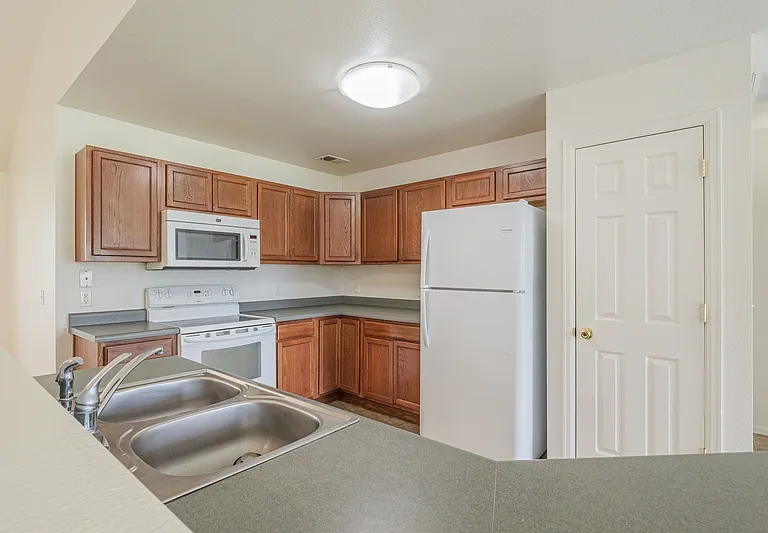 102 Kaley St — Photo 2