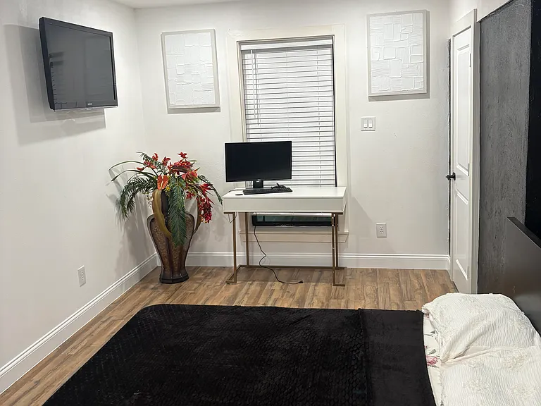 1820 N Macgregor Way — Photo 34