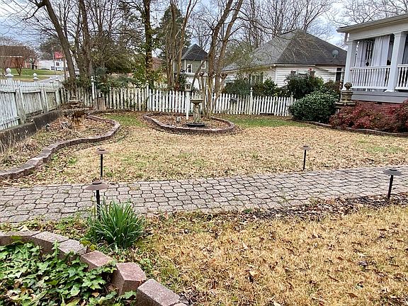 3rd image of 164 Robertson Ave