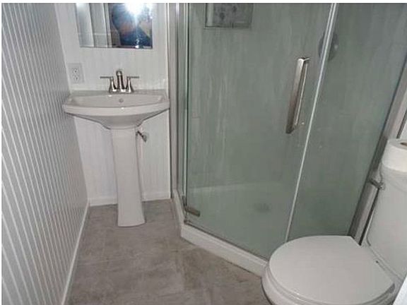 4th image of 1340 Raymond Dr