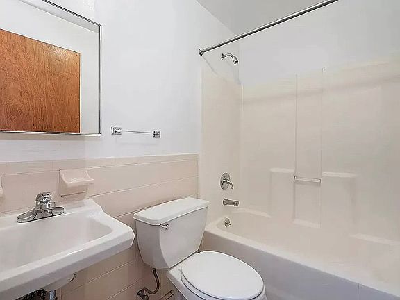 4th image of 416 W 49th St #3E