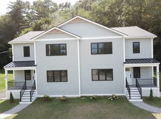 27 Rollins St #B, Groveland, MA 01834