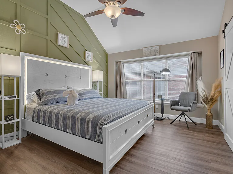 10804 Pineview Ln — Photo 2