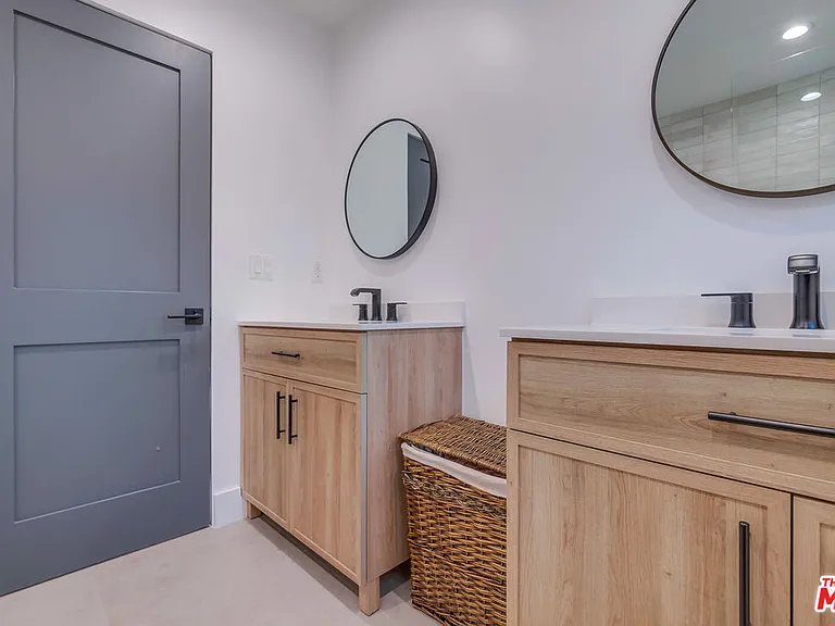 5715 Corteen Pl — Photo 22