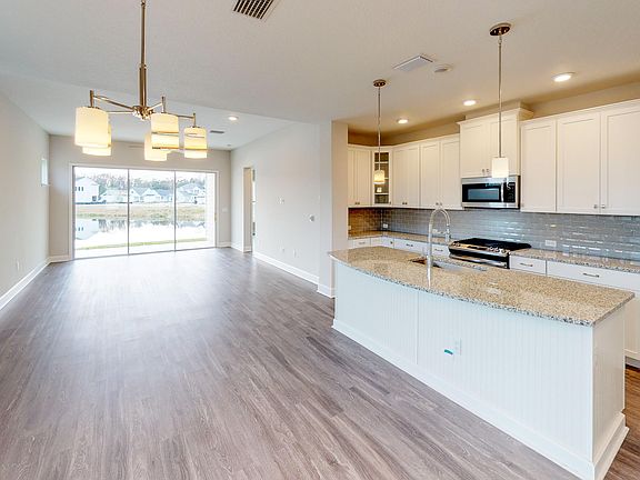 3rd image of 221 Vista Lake Cir