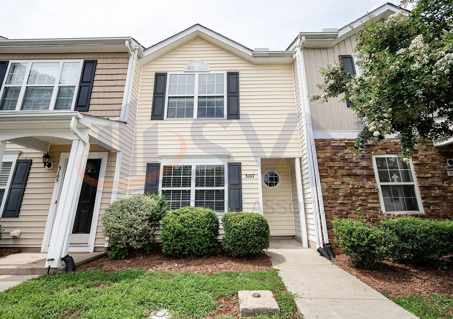Cozy 2BR, 1.5BA Townhome in Durham Amberlynn Valley Neighborhood — Photo 1