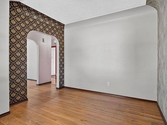 5th image of 13351 109a Ave NW