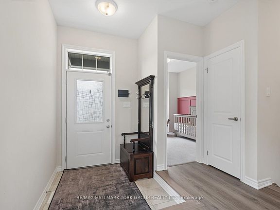 4th image of 17 Lakewood Cres #6